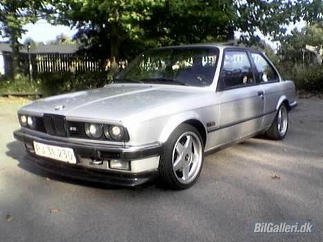 BMW 320 i billede 1