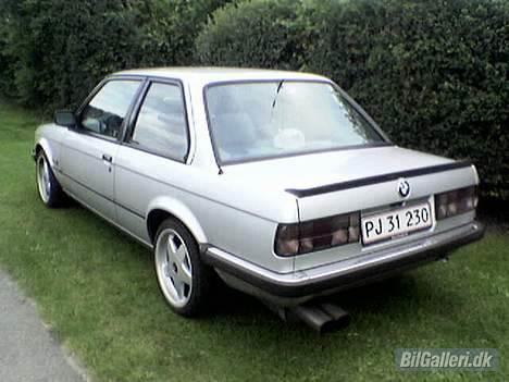 BMW 320 i billede 2