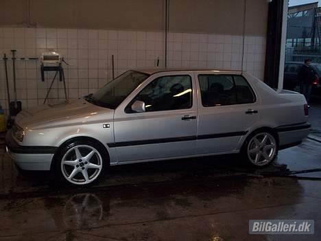 VW Vento GL *SOLGT* billede 2