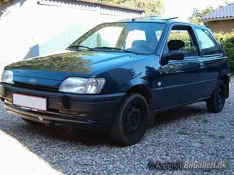 Ford Fiesta Sport - Kort efter indkøbet, dog er tilføjet hvide sideblink ;) billede 12