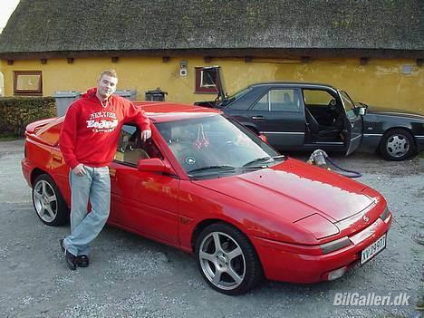 Mazda 323F billede 1