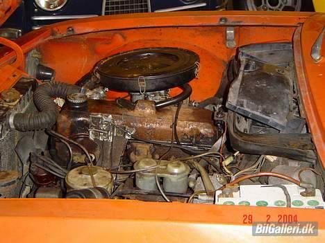 Opel manta a - Et letter kedeligt smårustent motorrum billede 3