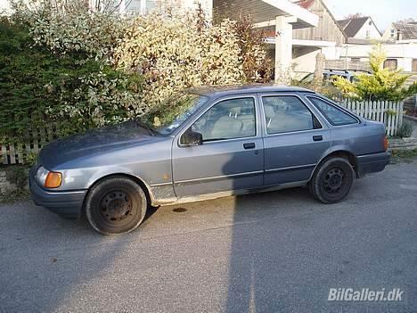 Ford Sierra clx "soldt" - Det før omtalte mudder billede 2
