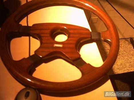 VW Polo 1,4 16v byttet væk - Momo Mahogni rat til salg.. kom med bud! helt ny, uden nav.. billede 9