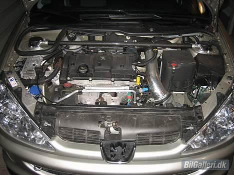 Peugeot 206 SW - Det nye Pipercross luftfilter og kulfiber tårnstiver billede 11