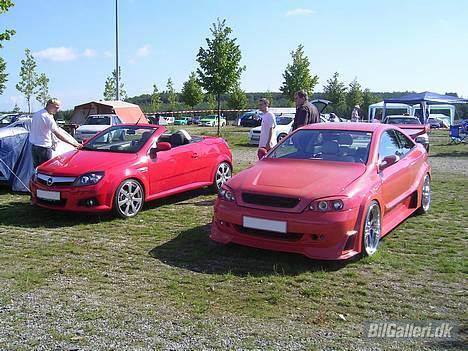 Opel Tigra Twintop 1.8i 16V - Her er lige et billede fra sidst mig og min kammersjuk var til traf.. Hvor han blev Nr. 1 ved Blitz Hits 2005 for flotteste Astra G Coupe billede 11