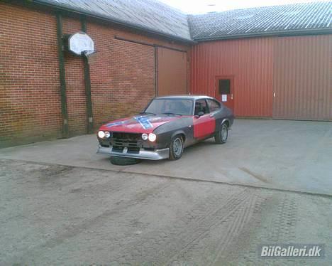 Ford capri 2.8i (under kniven) - den nye front spiloer kommer sku til at se godt ud når den er malet. billede 7