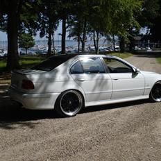 BMW E39 528I ///