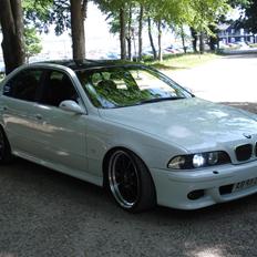 BMW E39 528I ///