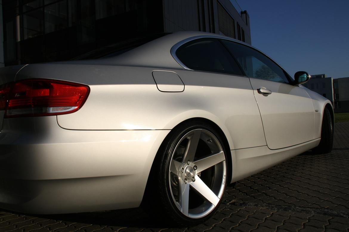 BMW E92 325i SOLGT billede 1
