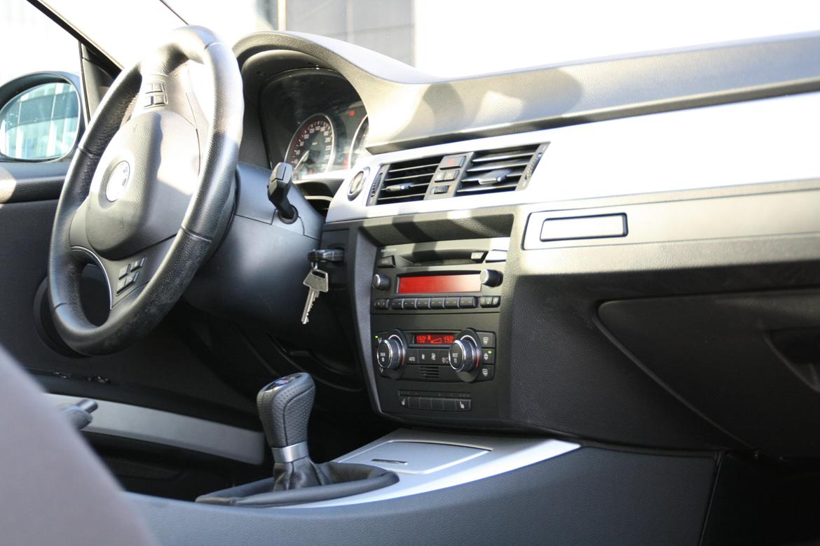 BMW E92 325i SOLGT billede 4