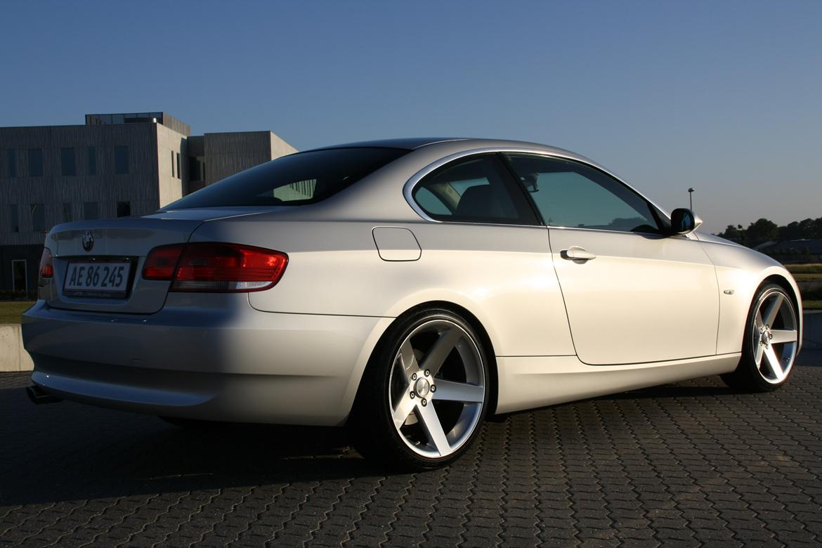 BMW E92 325i SOLGT billede 8