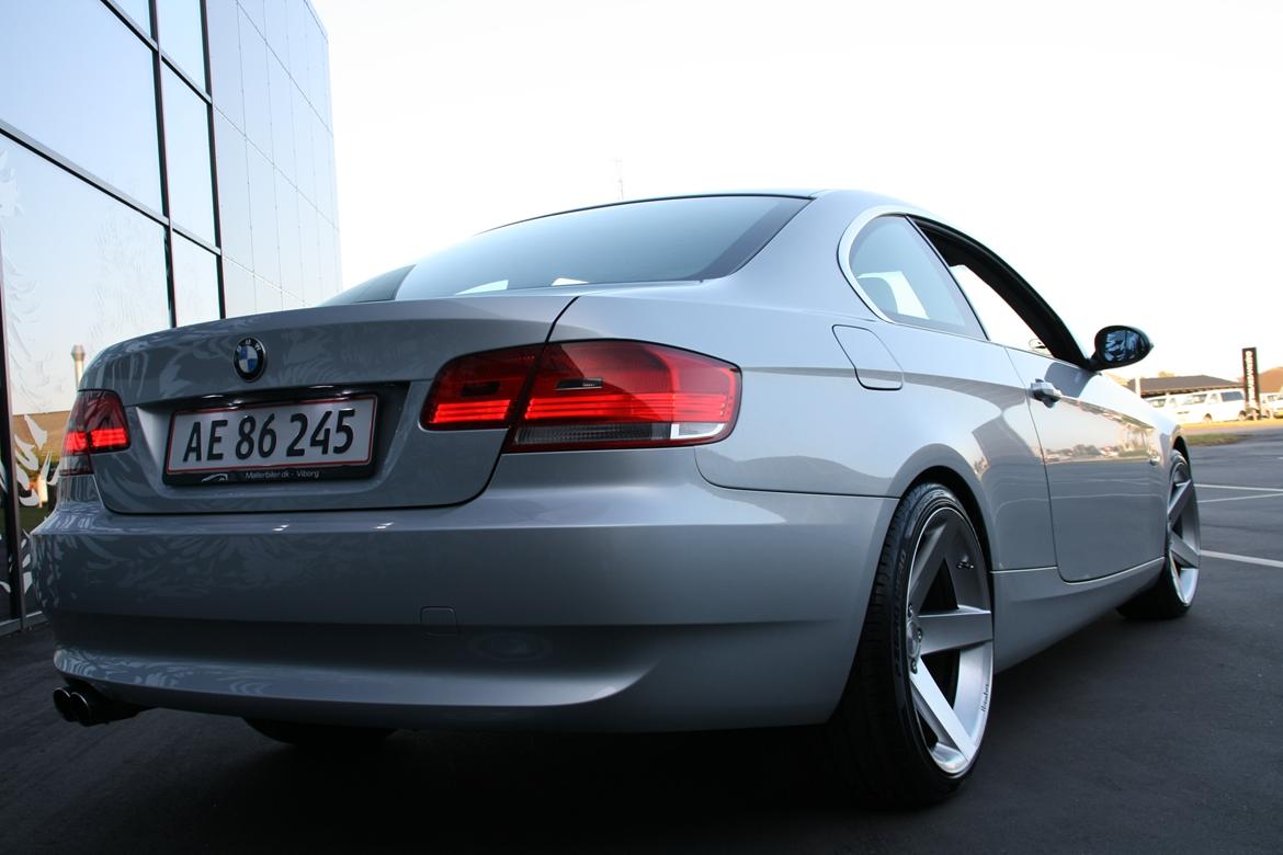 BMW E92 325i SOLGT billede 17