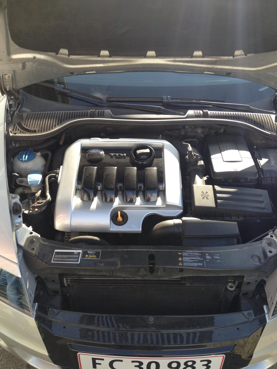 Skoda Octavia II Limited Edition - Indfarvet Motor dæksel i bilens 2 farver billede 17