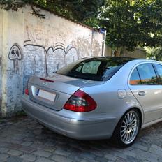 Mercedes Benz W211 E220 CDI