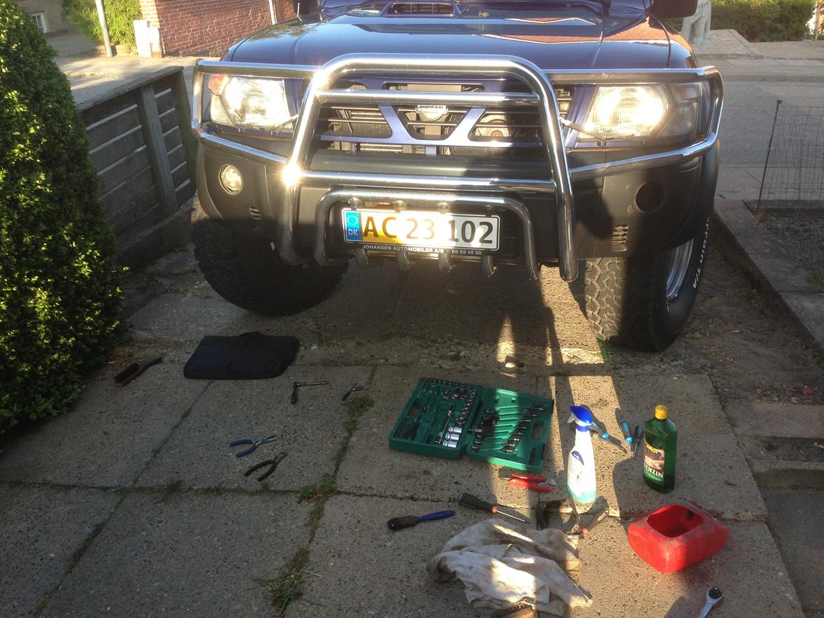 Nissan Patrol GR - Ved at sætte folie på tågelygter billede 7