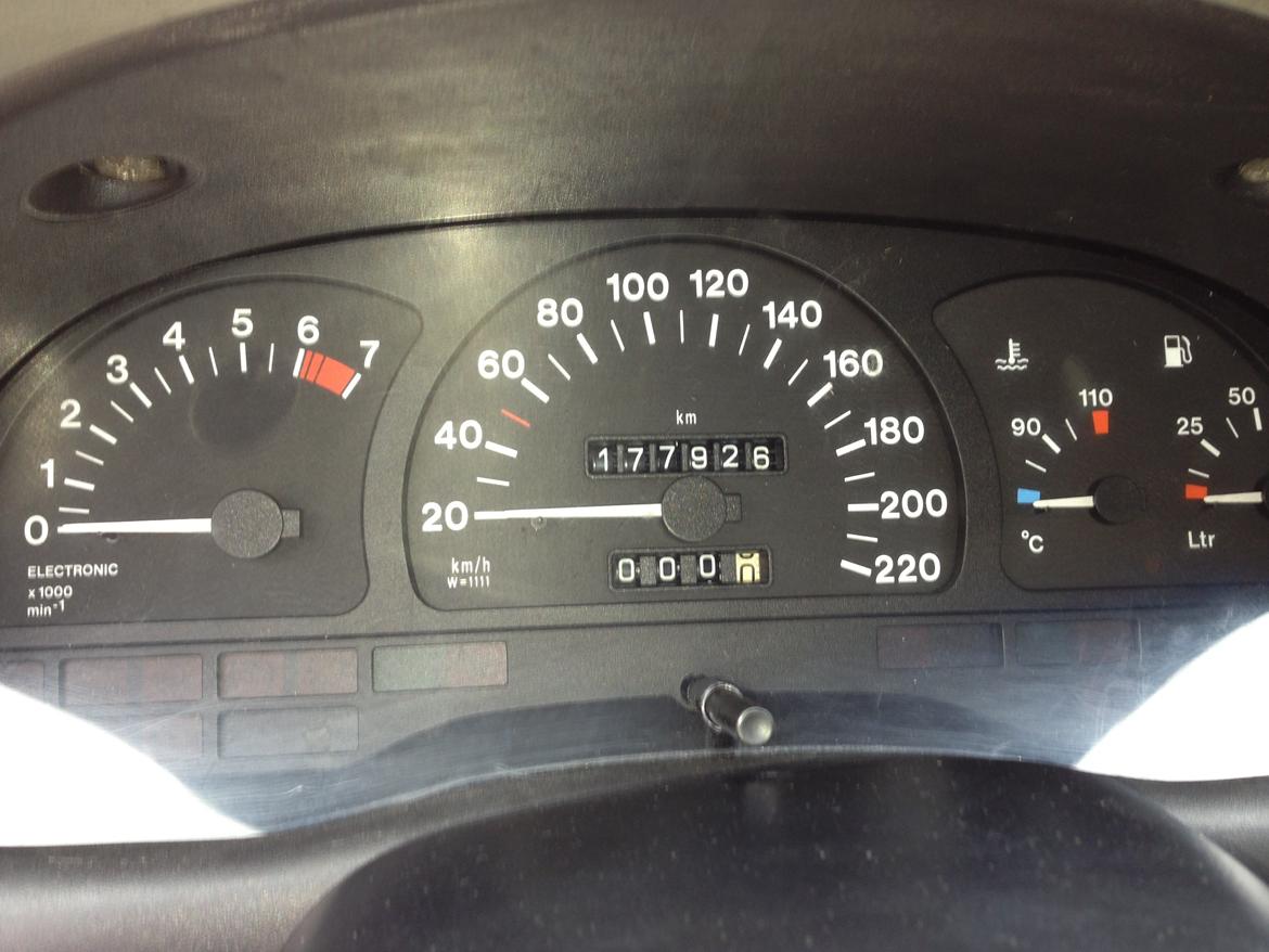 Opel Astra F. HB. - Lav km. stand på trods af alder. ;) Har kørt som handicap bil før jeg købte den. billede 6