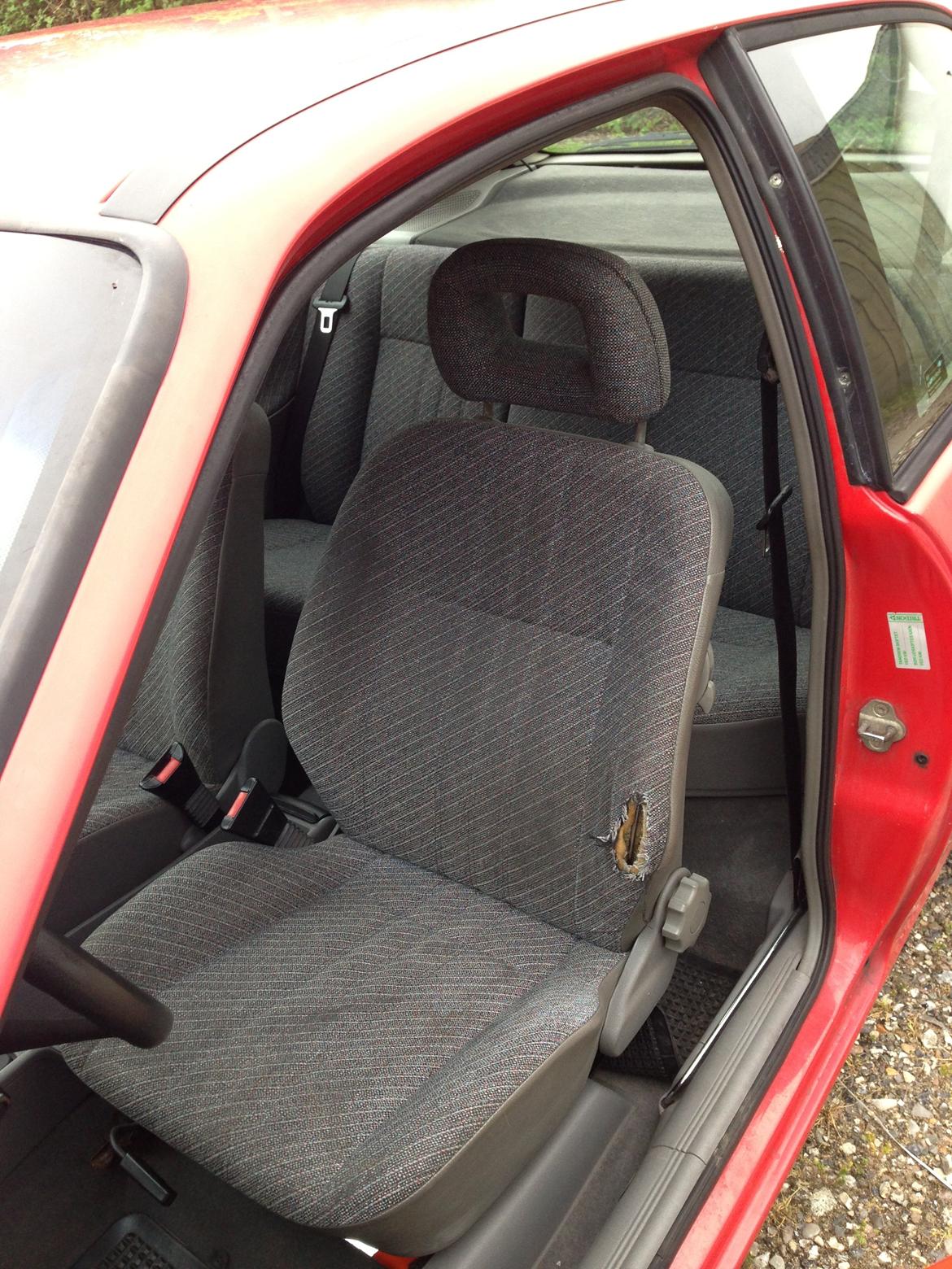 Opel Astra F. HB. - Førersædet er desværre lidt slidt men har flere mulige løsninger i tankerne. :) billede 8