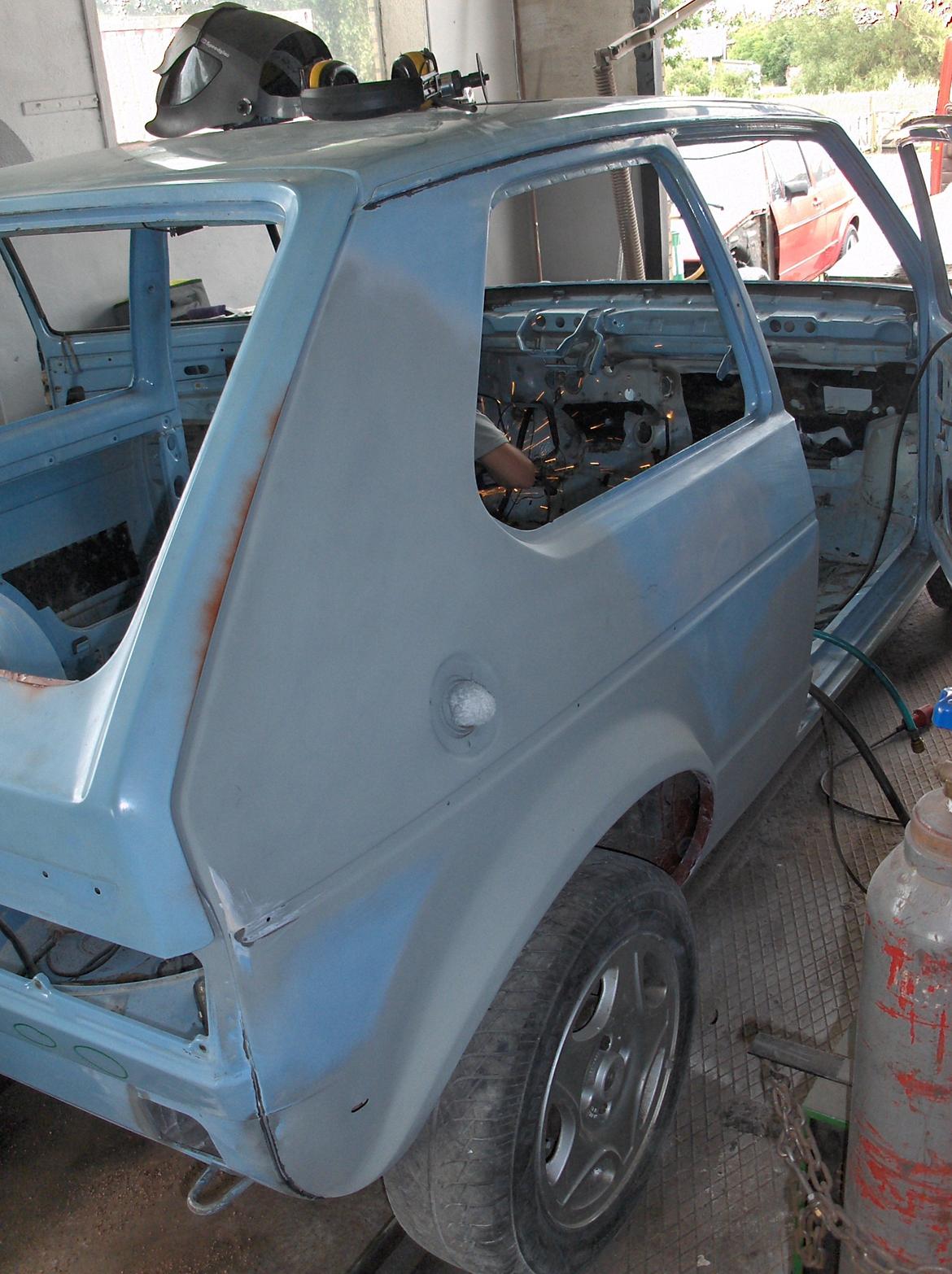 VW golf 1 cl. NYT PROJEKT I GARAGEN - rep. af bagskærm og tidligere skade over tankdæksel billede 11