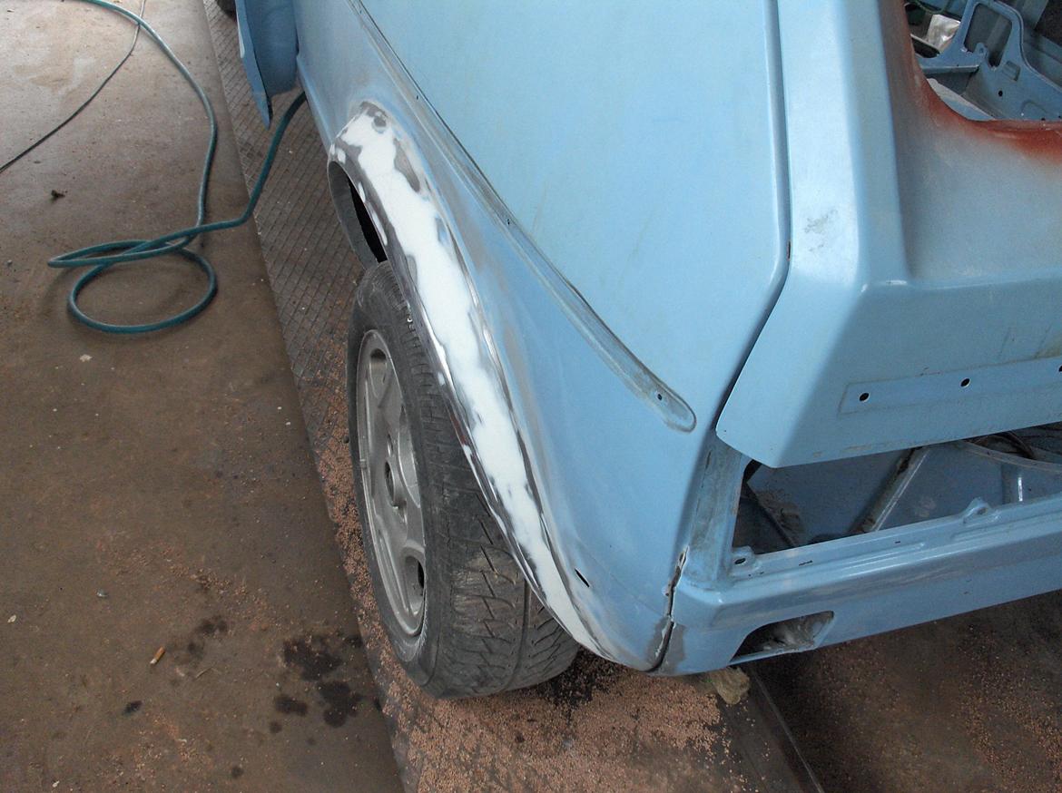 VW golf 1 cl. NYT PROJEKT I GARAGEN - gamle fuger i bagpanel også fjernet og bliver erstattet med nye billede 23