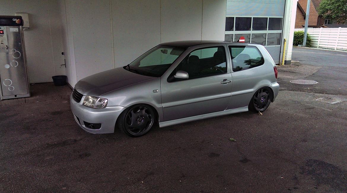 VW Polo 6N2 1,4 Tdi Highline - skruet i bund. stod på bumpstop så blev hævet en smule.. billede 1