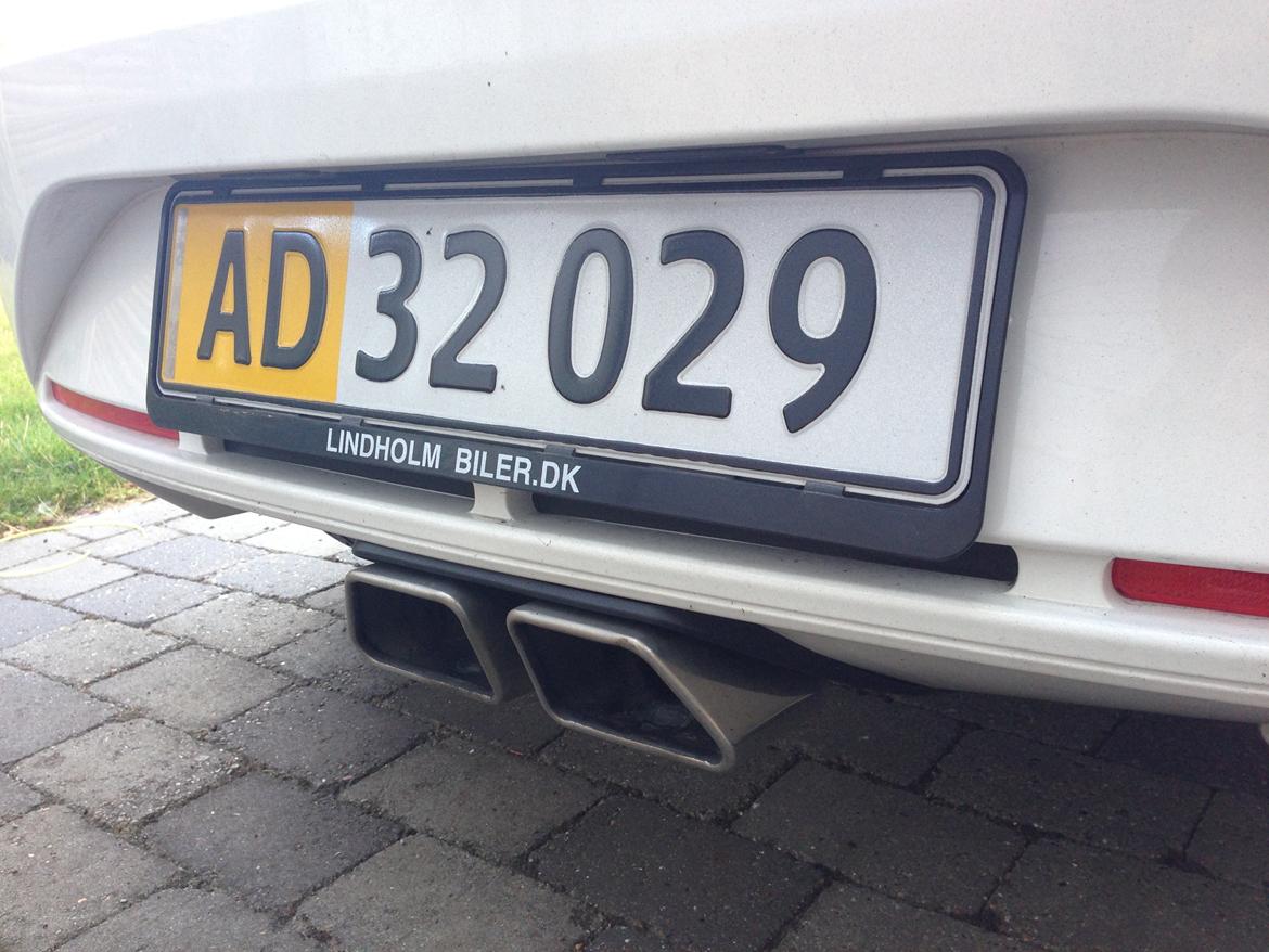 Seat Ibiza Sport Coupé - Floooot udstødning. Den er skam tilsluttet i begge afgange, men lyd giver den ingen af :P billede 11