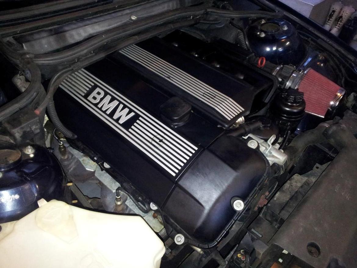 BMW 328i - renset motorrum, ser godt ud :D billede 7