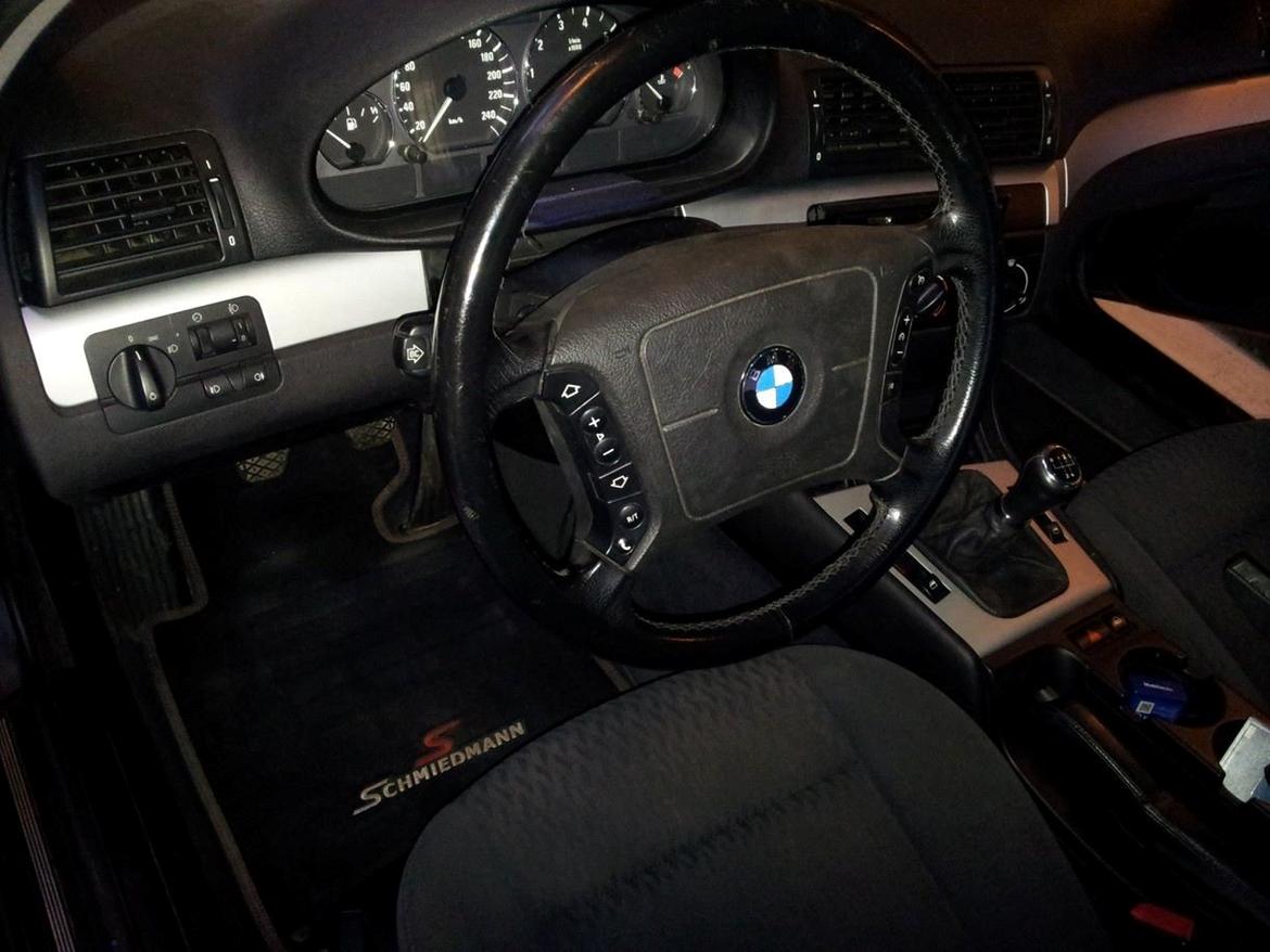BMW 328i - Nu monteret med fartpilot osv der alt sammen virker :) billede 4