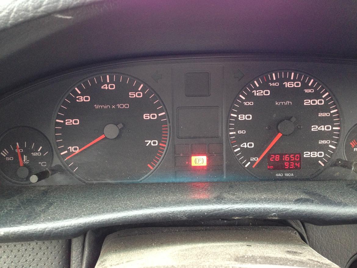 Audi A6 (C4) limousine billede 4