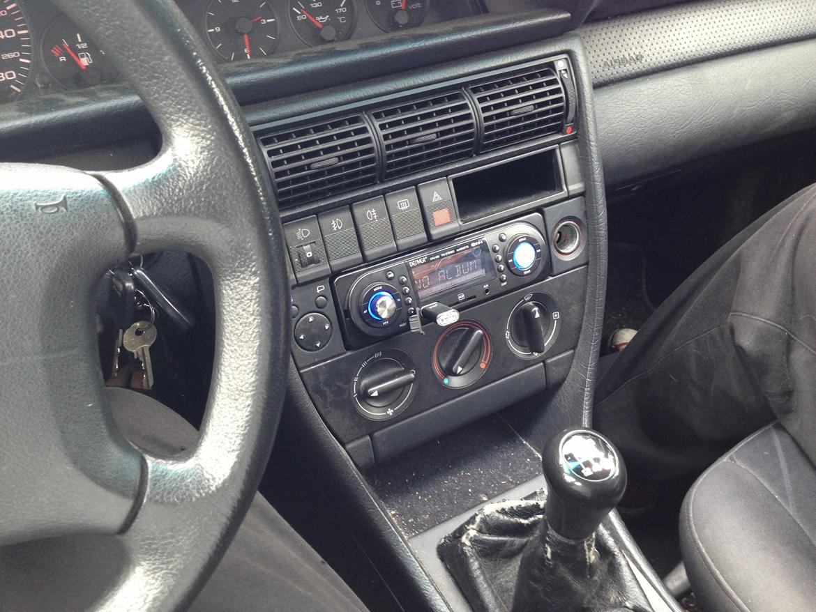 Audi A6 (C4) limousine billede 9