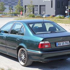 BMW E39 523i