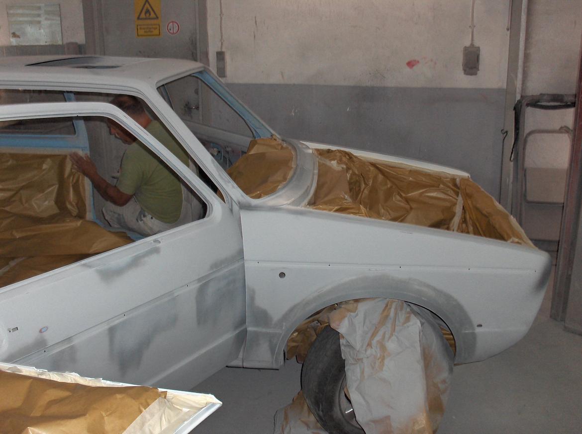 VW golf 1 cl. NYT PROJEKT I GARAGEN - sidste afdækning inden bilen sprøjtes billede 28