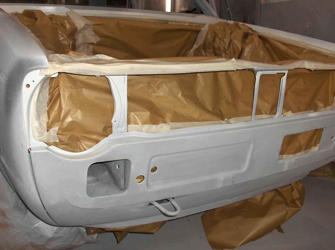 VW golf 1 cl. NYT PROJEKT I GARAGEN - motorrum malet candyhvid, og afdækket inden der skal farve på bilen billede 31