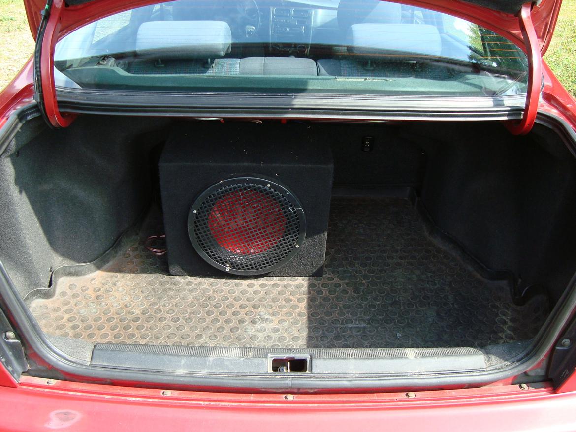 Toyota Carina E XL.I Commander - Shark SubWoofer billede 9