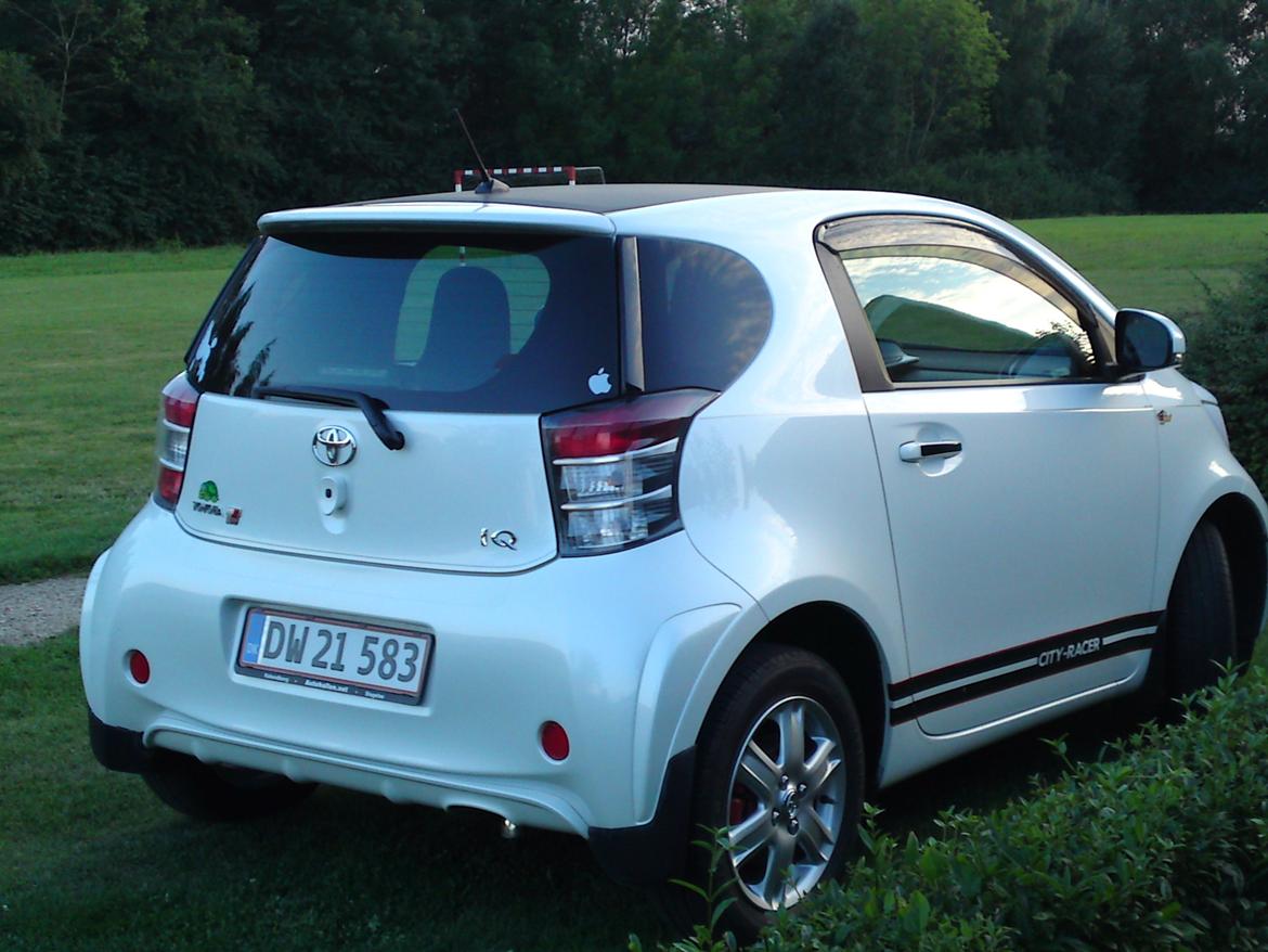 Toyota IQ - 1,4D-4D - Q2. SOLGT - Micro muscle car billede 1