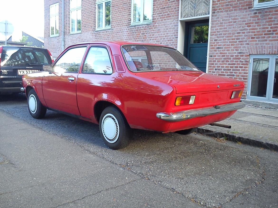 Opel Kadett C 1,2 Limo - Lige efter hjemkomst. Bemærk det smagfulde valg af hjulkapsler. billede 20