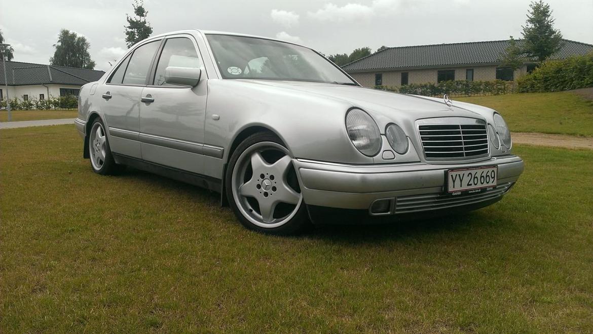 Mercedes Benz E300 Avantgarde 3.0D Aut. billede 2