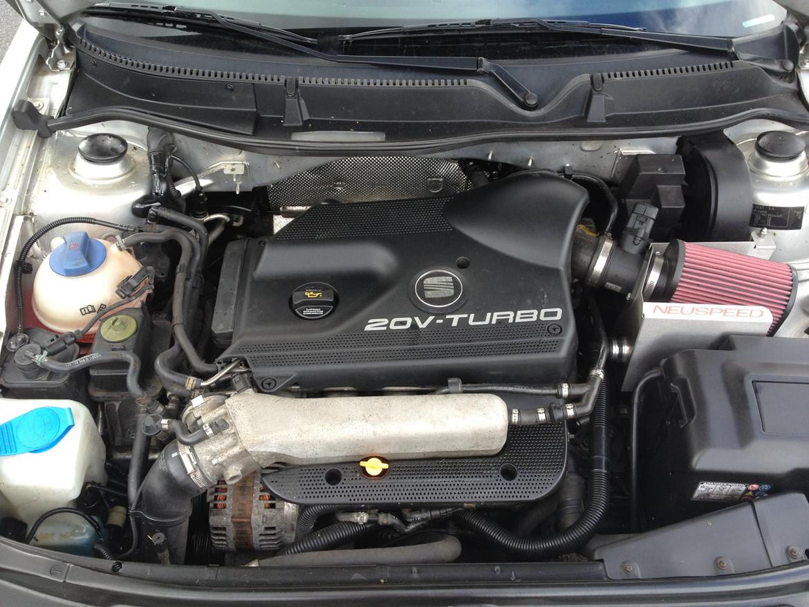 Seat Leon 1.8 20vt Top Sport - "Solgt" - Her ses luftfilteret tydeligt. billede 2