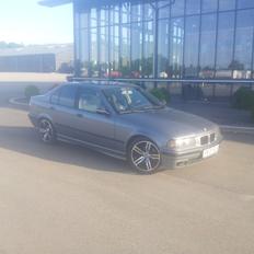 BMW E36 320i