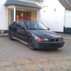BMW E36 320i