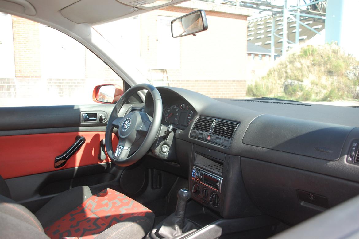 VW Golf 4 - Håndtagende er larkeret blanksorte, da det originale softtouch bliver meget grimt med tiden billede 14