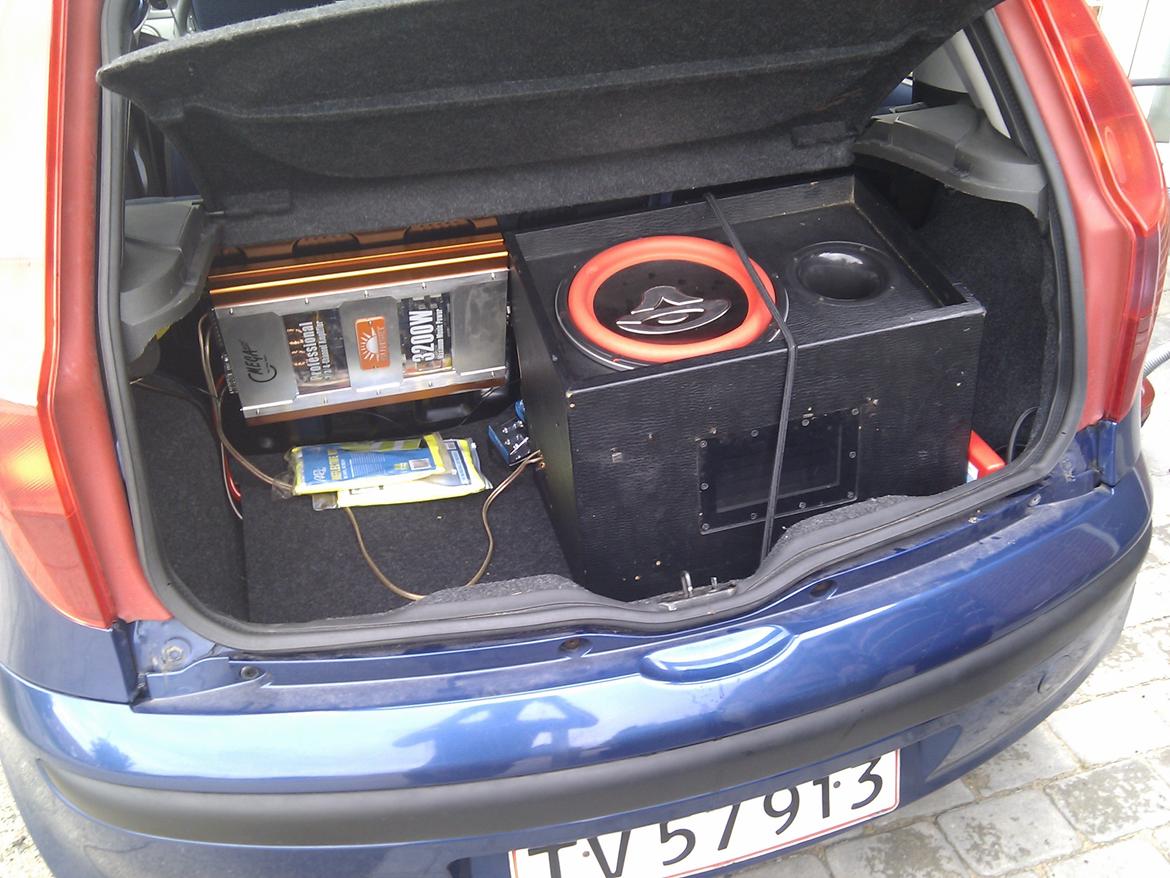 Fiat Punto - Forhåbentlig kun midlertidig. Mangler mindre bas/kasse.. billede 4