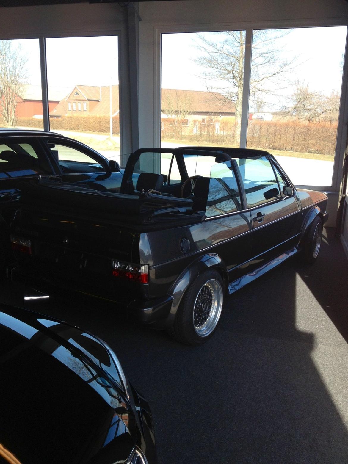 VW Golf 1 cabriolet - Ved forhandler. billede 1