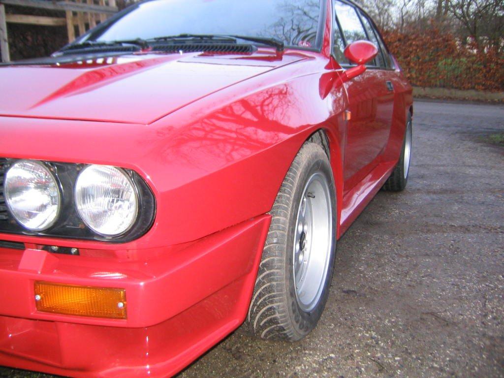 Alfa Romeo GTV6 "La Bestia Rossa" - Her ser man tydeligt de brede skærme og panel... billede 17