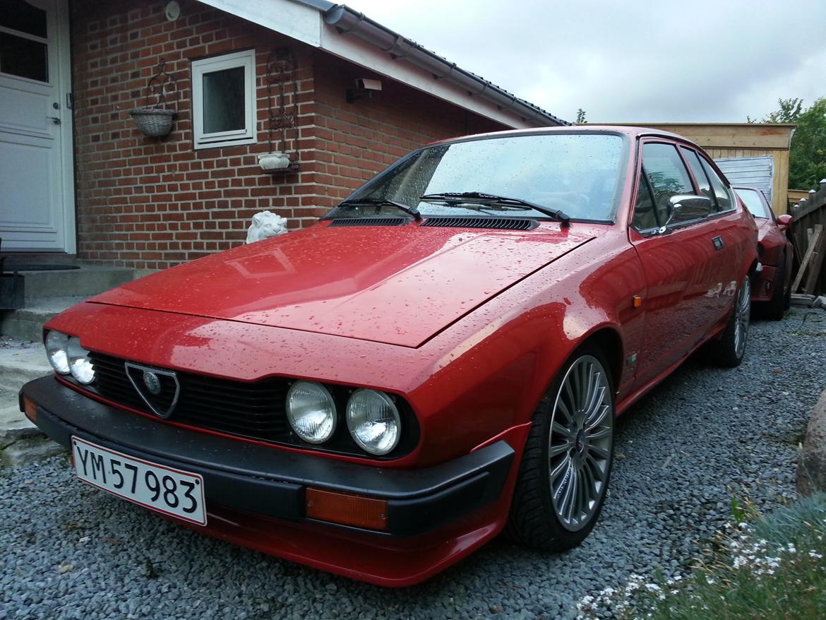 Alfa Romeo Alfetta 2000 GTV - Serie 1 og serie 2... identiske men så alligevel slet ikke! billede 5