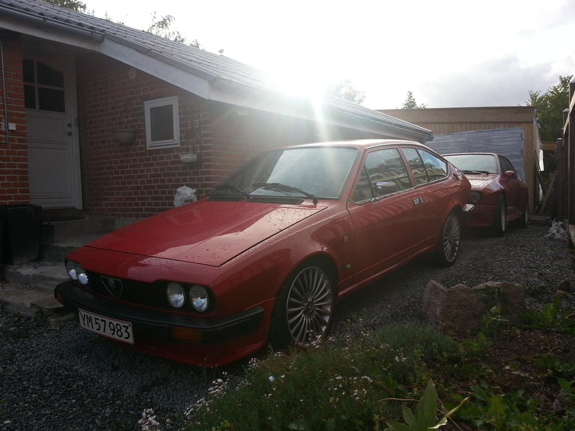 Alfa Romeo Alfetta 2000 GTV - Serie 1 og serie 2... identiske men så alligevel slet ikke! billede 6