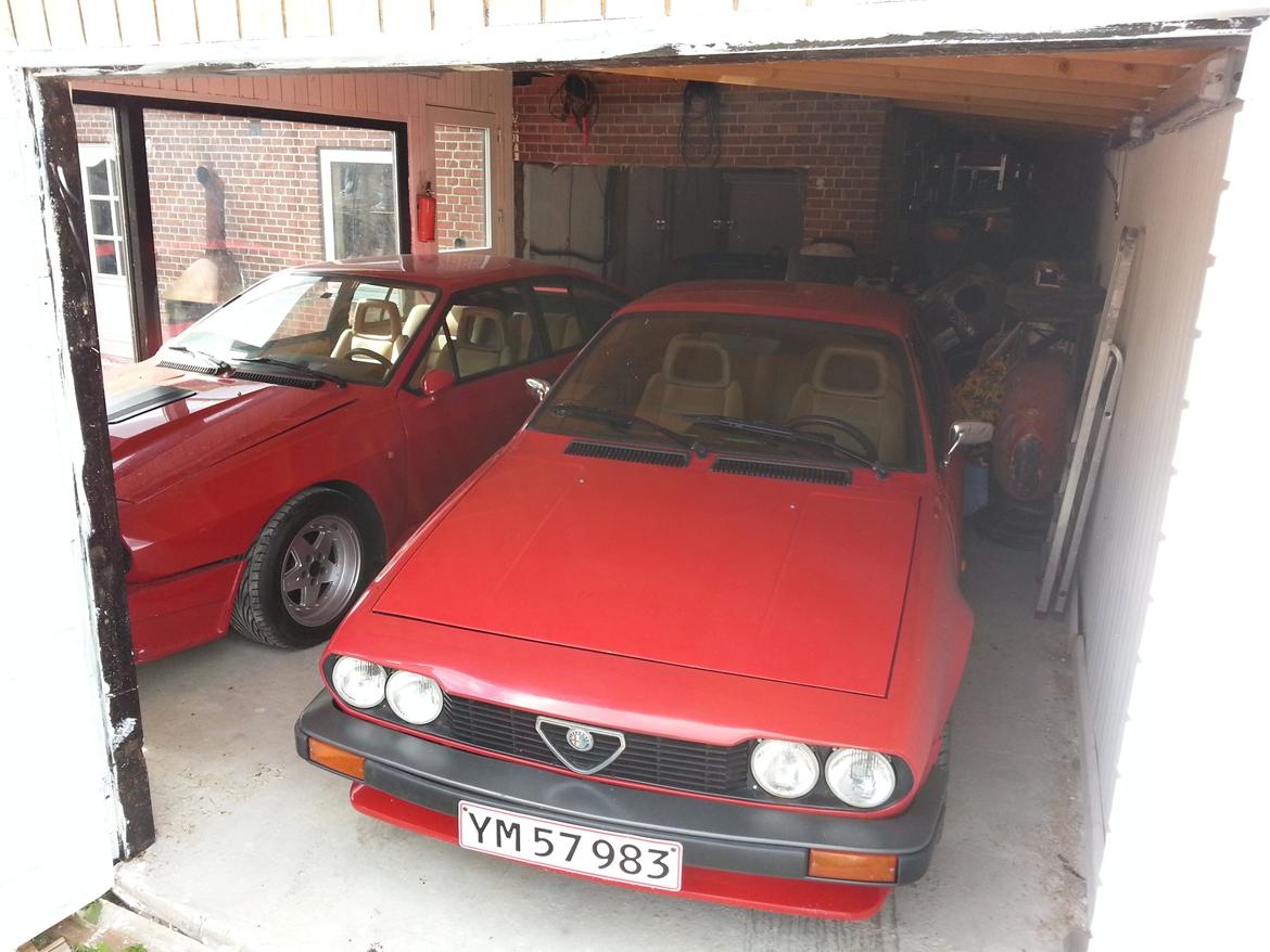 Alfa Romeo Alfetta 2000 GTV - GTV og den 6 år yngre bror GTV6 for første gang sammen i den nye (ikke færdigbyggede) garage... billede 8