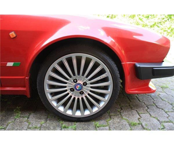 Alfa Romeo Alfetta 2000 GTV - De bliver snarest skiftet ud med noget mere originalt og tidsrigtigt! billede 9