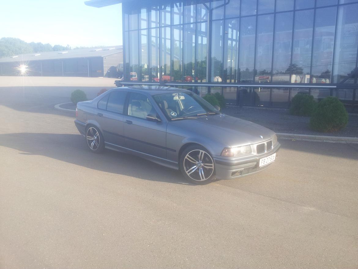 BMW E36 320i billede 1