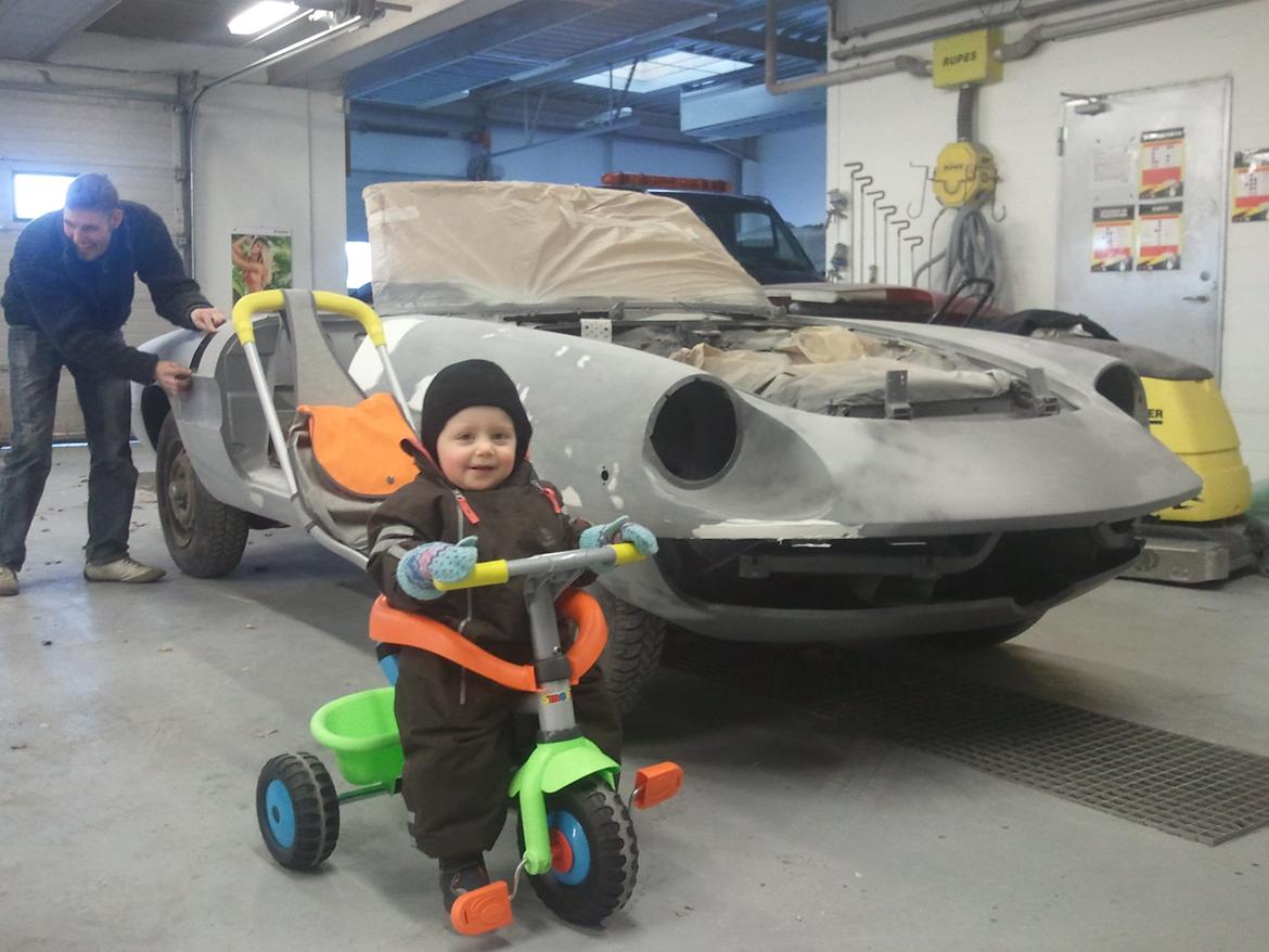 Alfa Romeo Spider 1300 Junior - Tvillingerne har været en støtte hele vejen igennem den laaaaange proces! ;-) billede 14